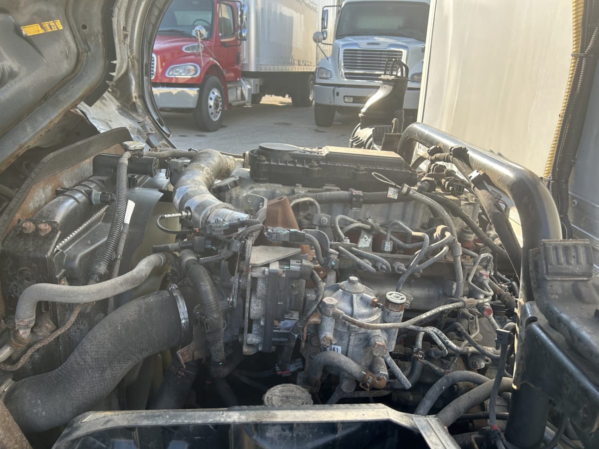 2017 Hino HINO 195 674756