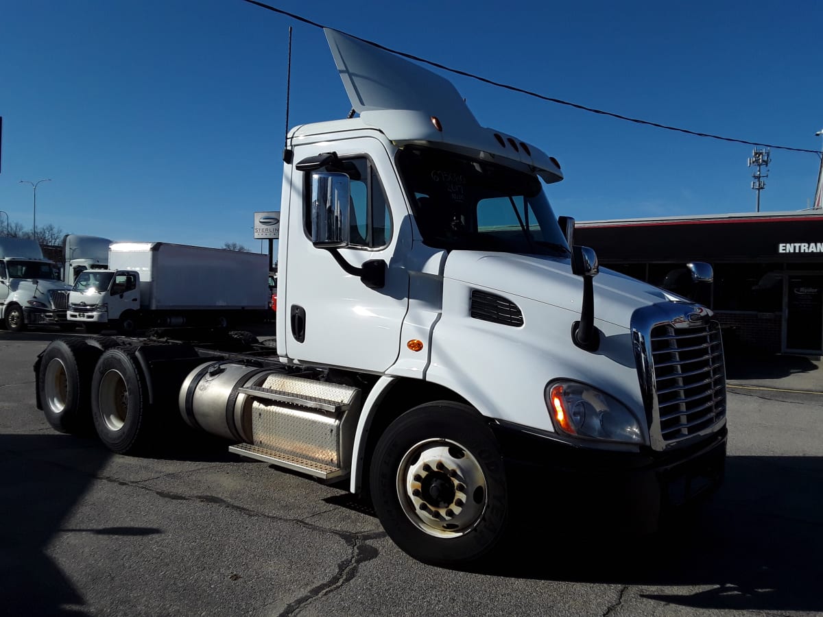 2017 Freightliner/Mercedes CASCADIA 113 675080