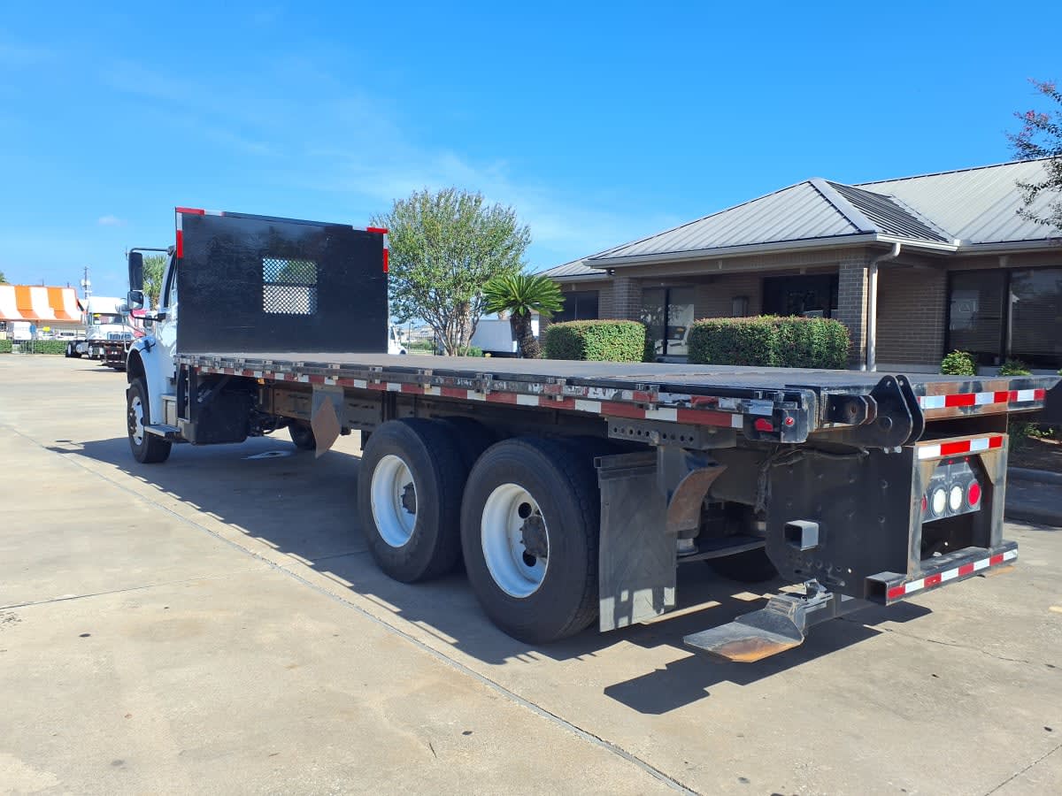 2017 Freightliner M2 106 in Houston, TX — photo 6