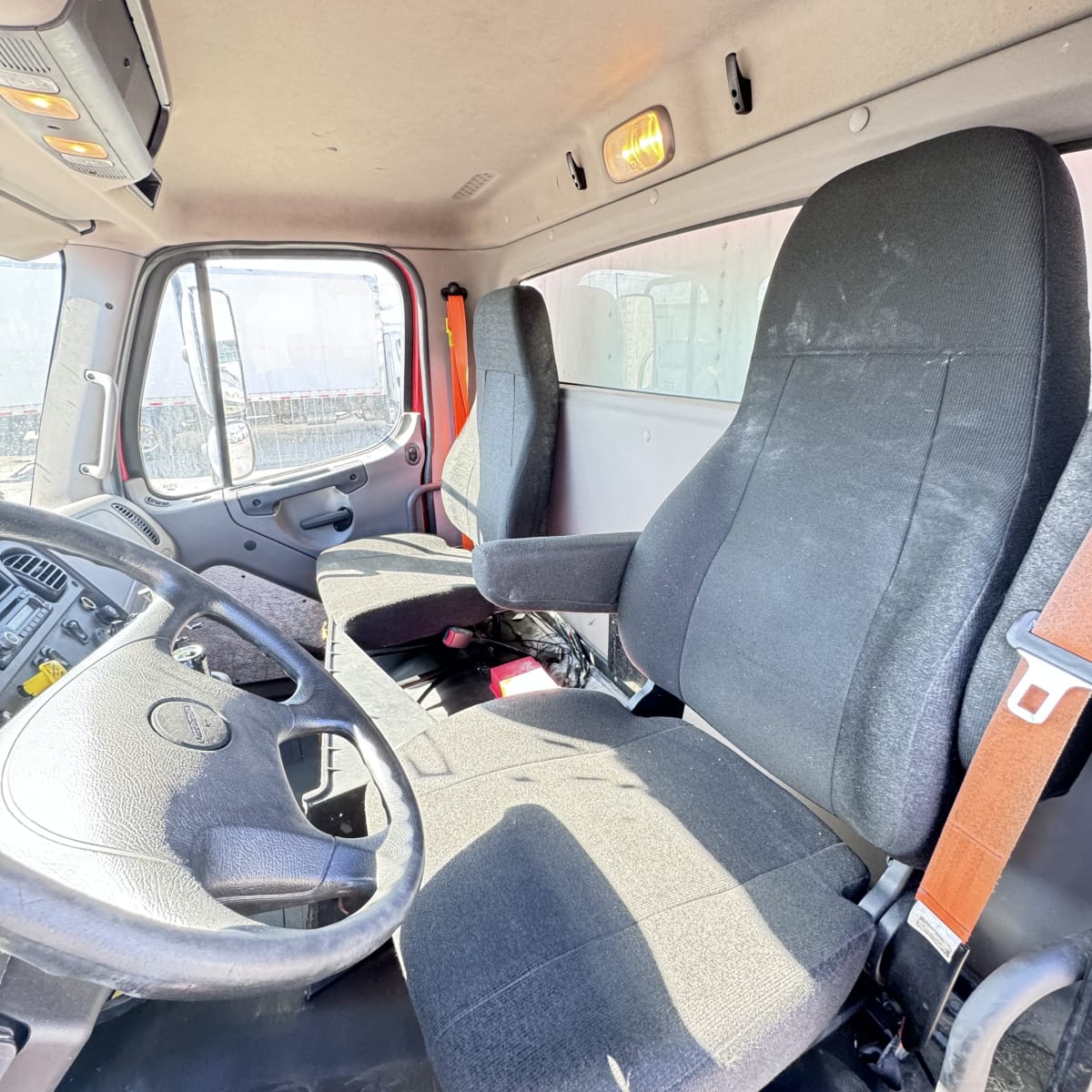 2017 Freightliner/Mercedes M2 106 675215