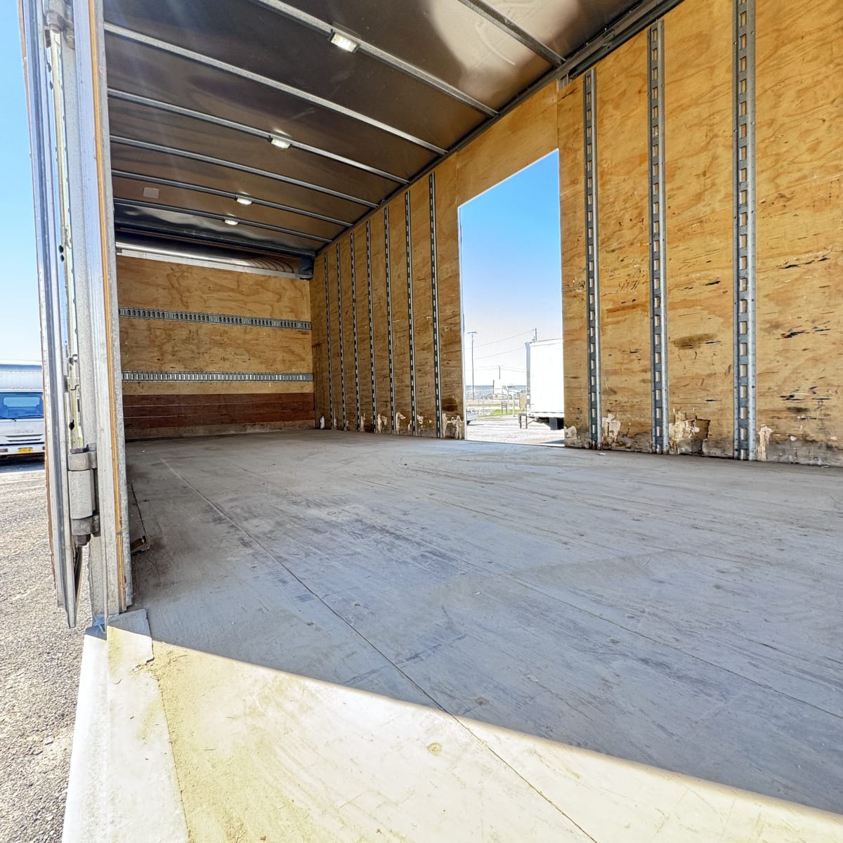 2017 Freightliner/Mercedes M2 106 675217