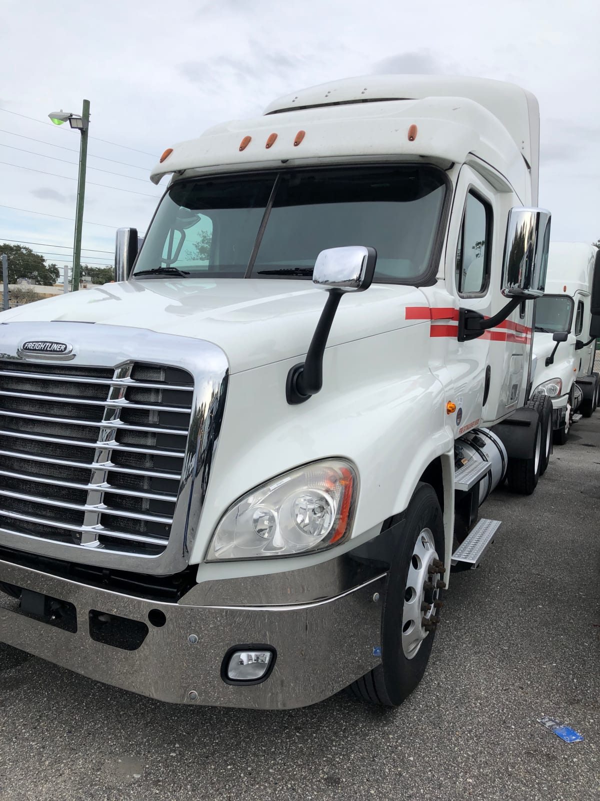 2017 Freightliner/Mercedes CASCADIA 125 675475