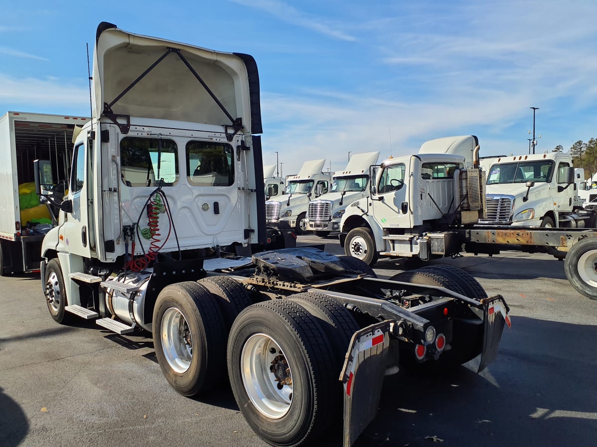 2017 Freightliner/Mercedes CASCADIA 125 675573