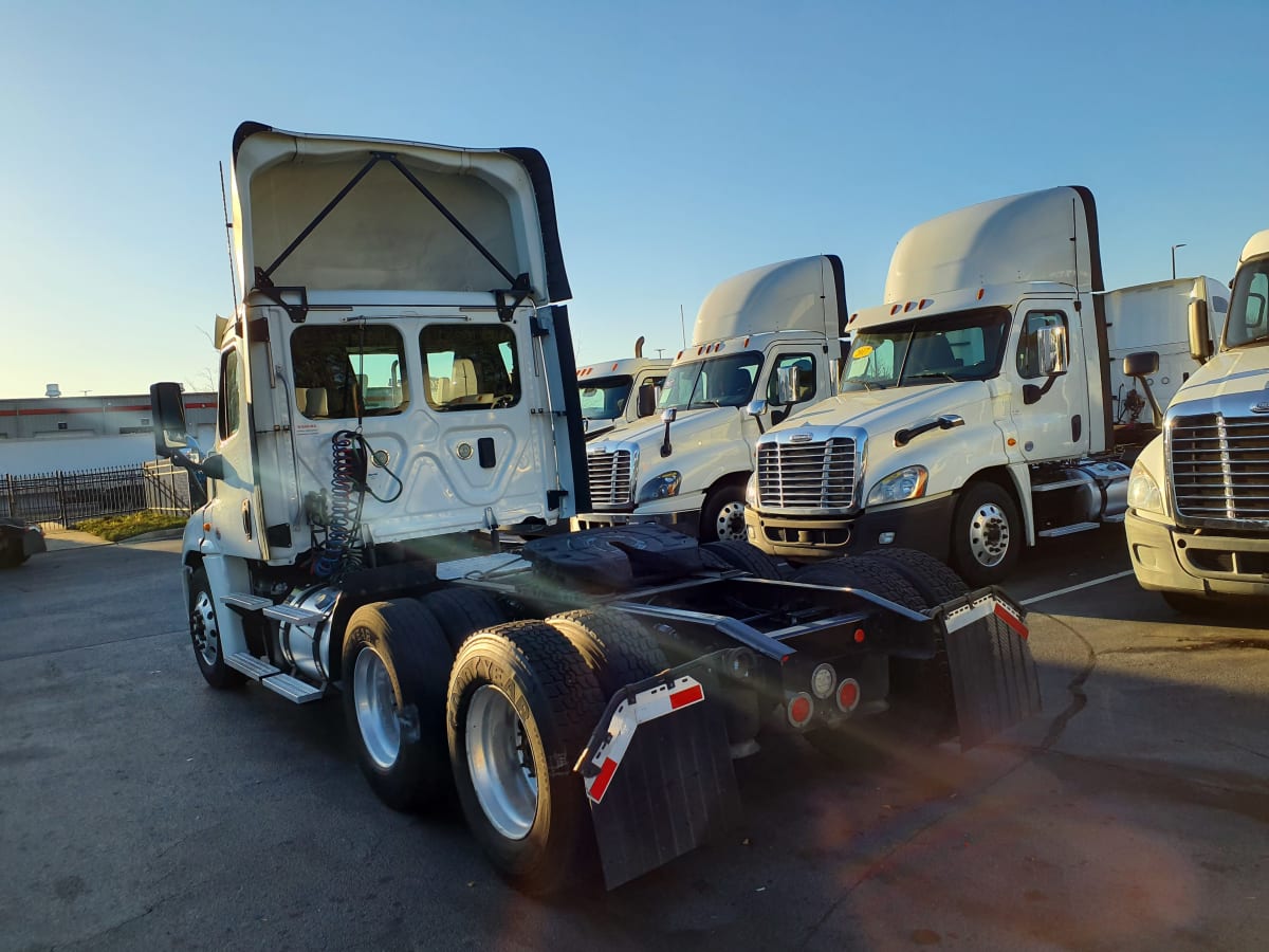 2017 Freightliner/Mercedes CASCADIA 125 675575