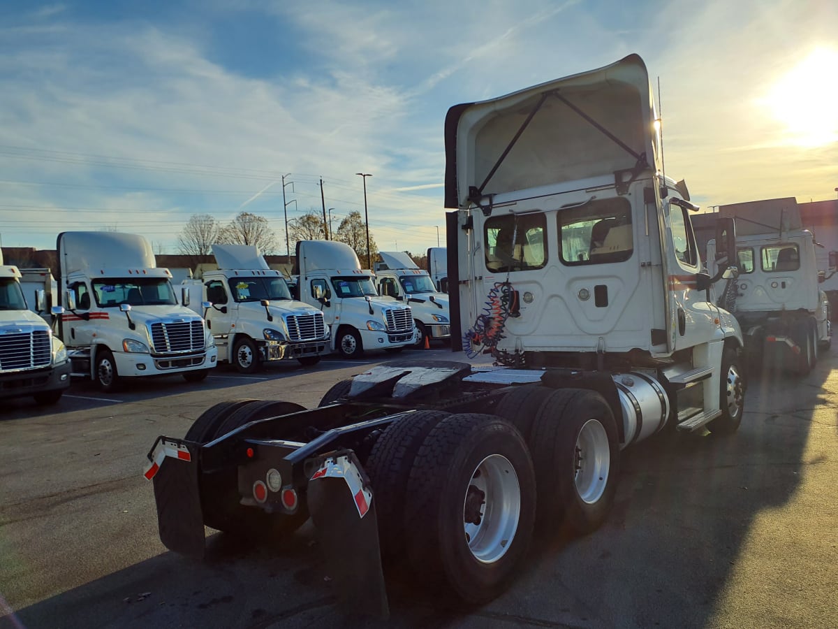 2017 Freightliner/Mercedes CASCADIA 125 675576