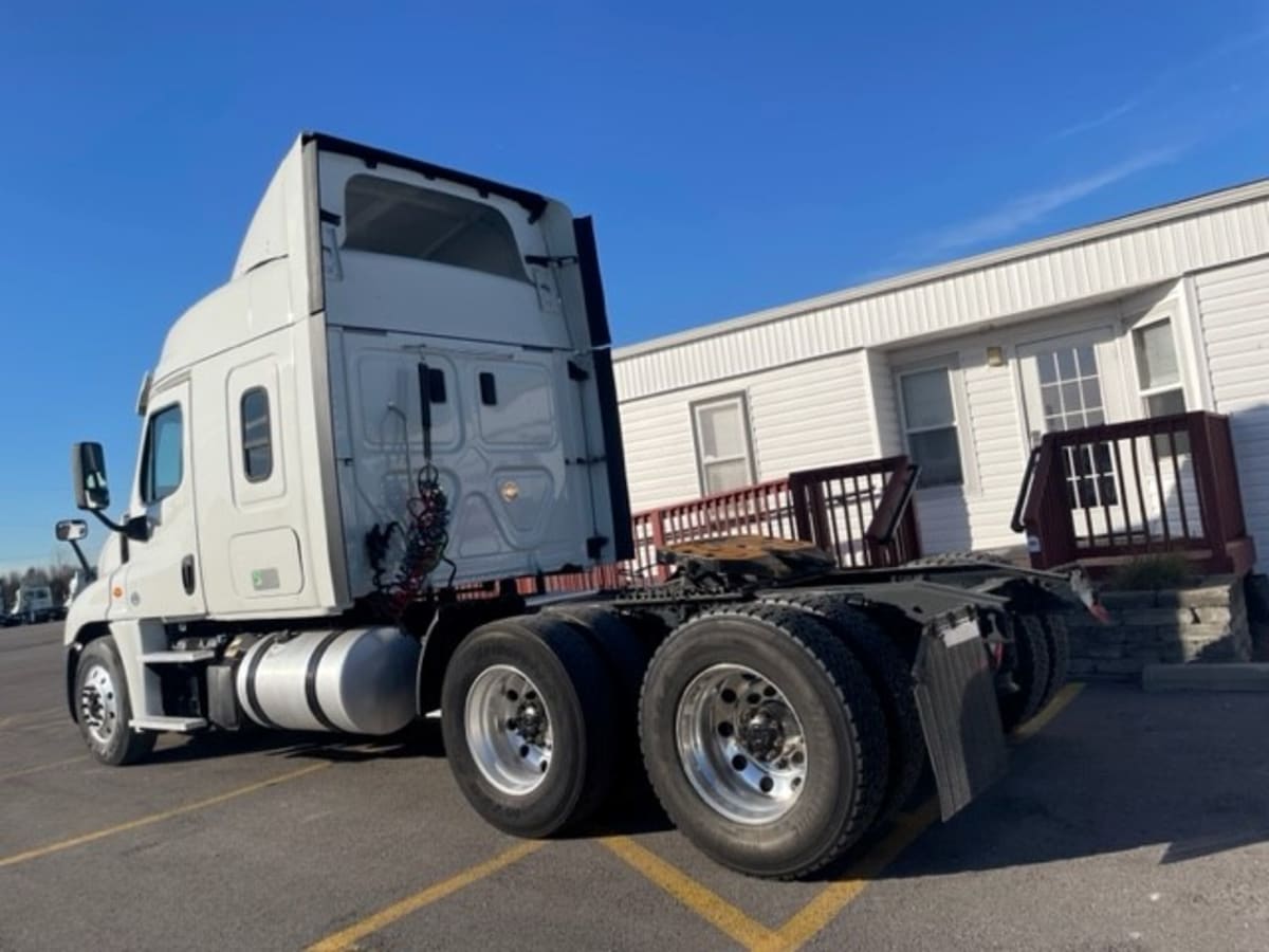 2017 Freightliner/Mercedes CASCADIA 125 675651