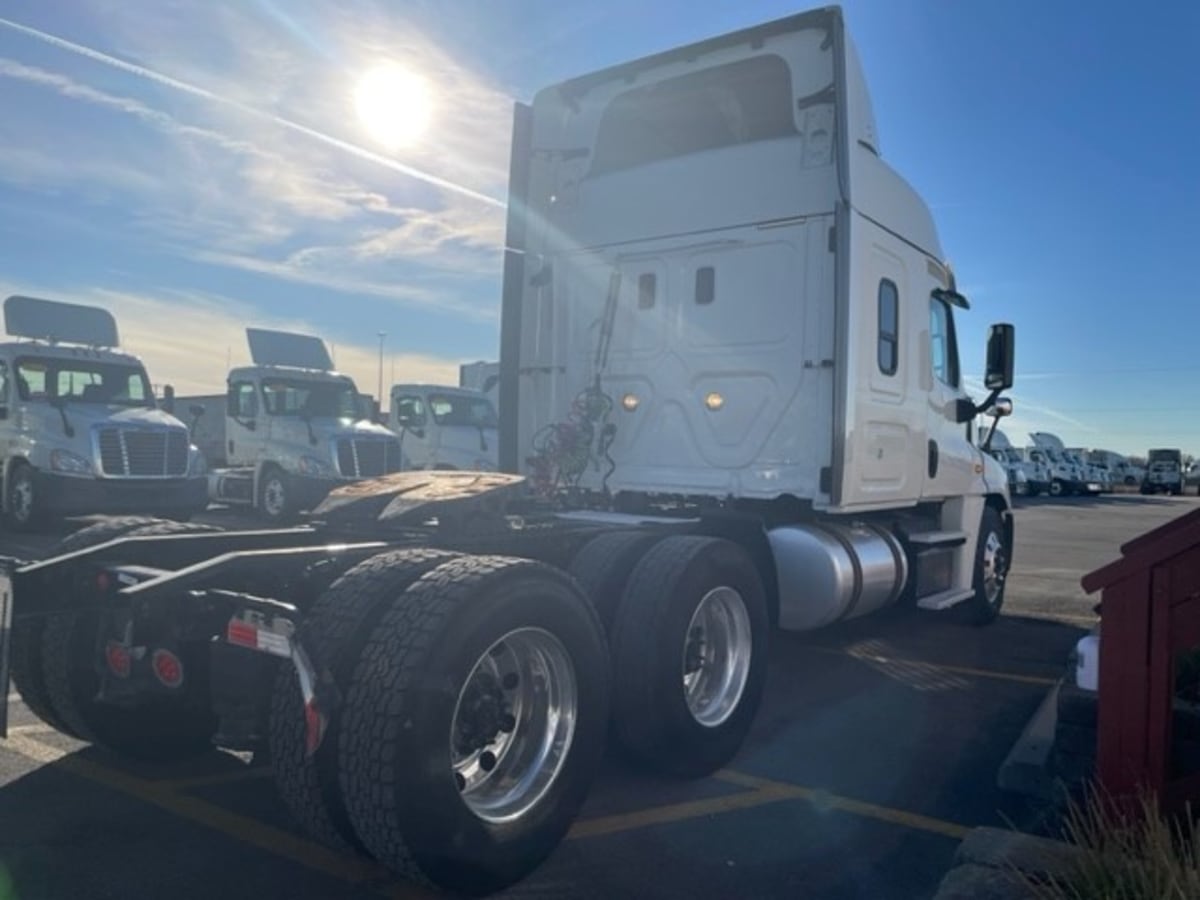 2017 Freightliner/Mercedes CASCADIA 125 675651