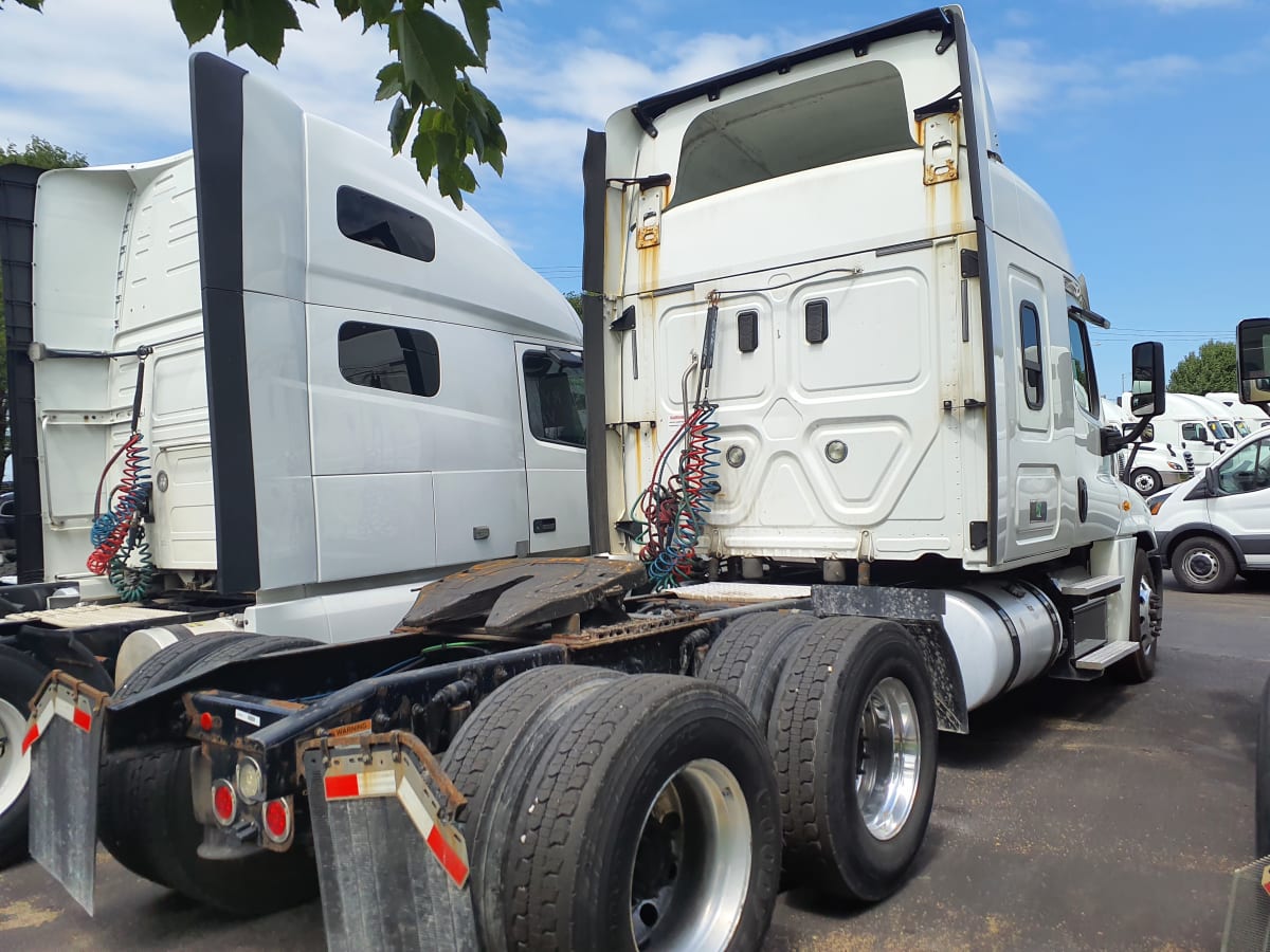 2017 Freightliner/Mercedes CASCADIA 125 675658