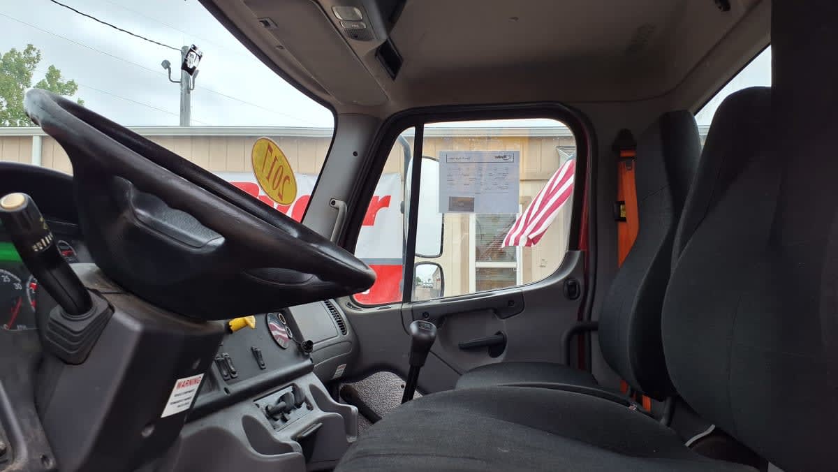 2017 Freightliner M2 106 in West Chester, OH — photo 7