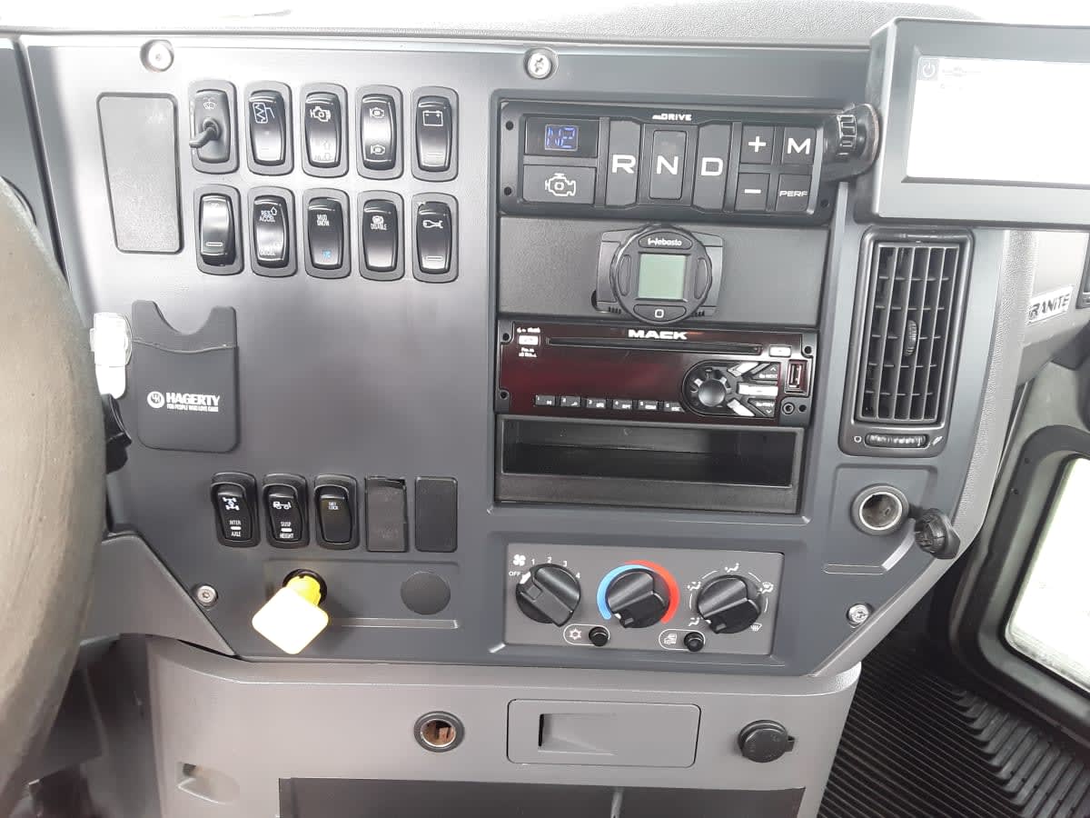 2017 Mack Trucks, Inc. GU813 675887