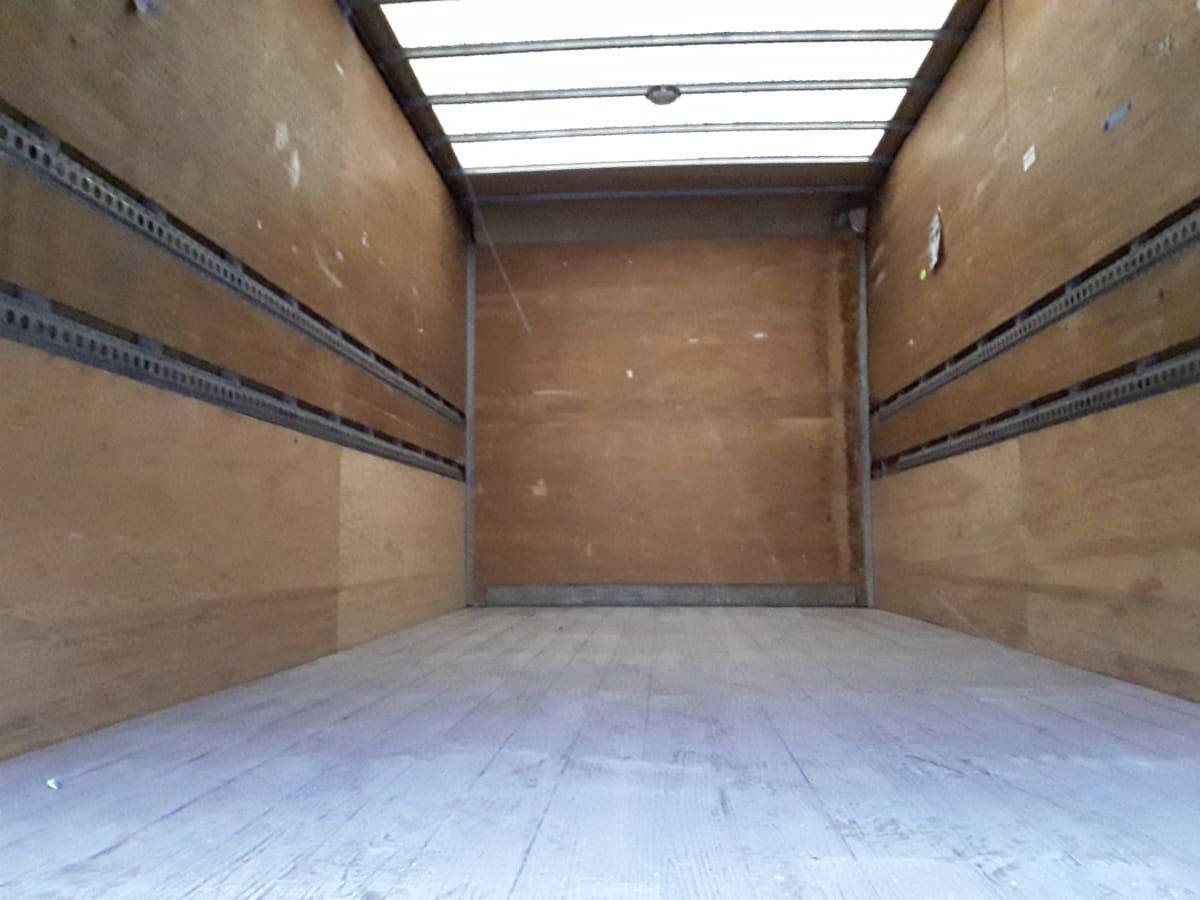 2017 Hino HINO 195 675950