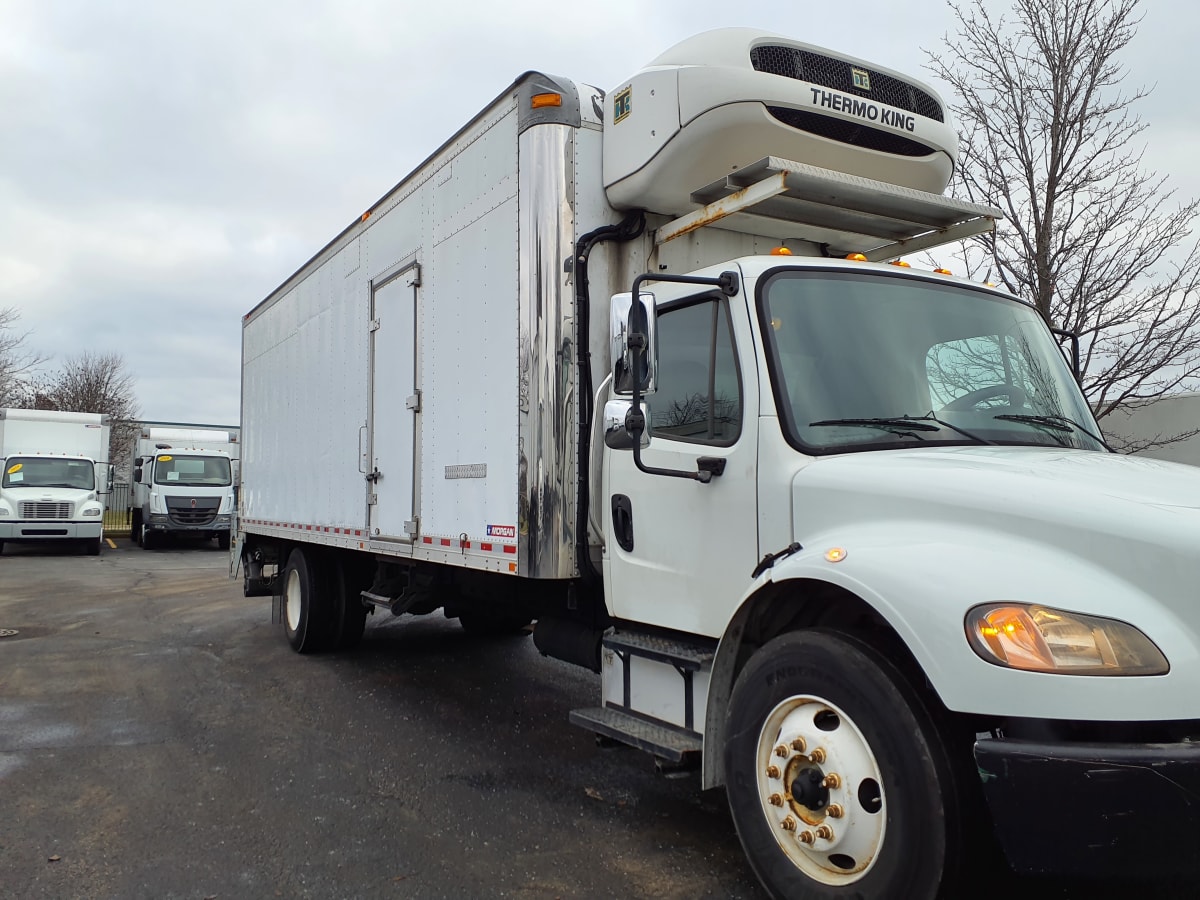 2017 Freightliner M2 106 - image 3