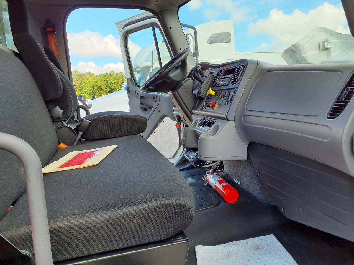 2017 Freightliner/Mercedes M2 106 675979