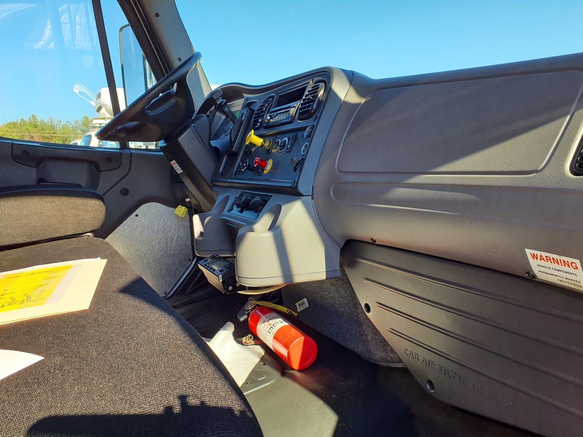 2017 Freightliner/Mercedes M2 106 675981