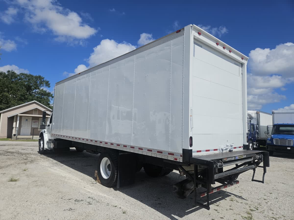 2017 Freightliner M2 106 676005