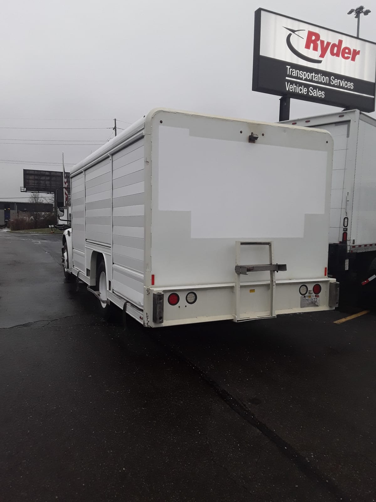 2017 Freightliner/Mercedes M2 106 676083