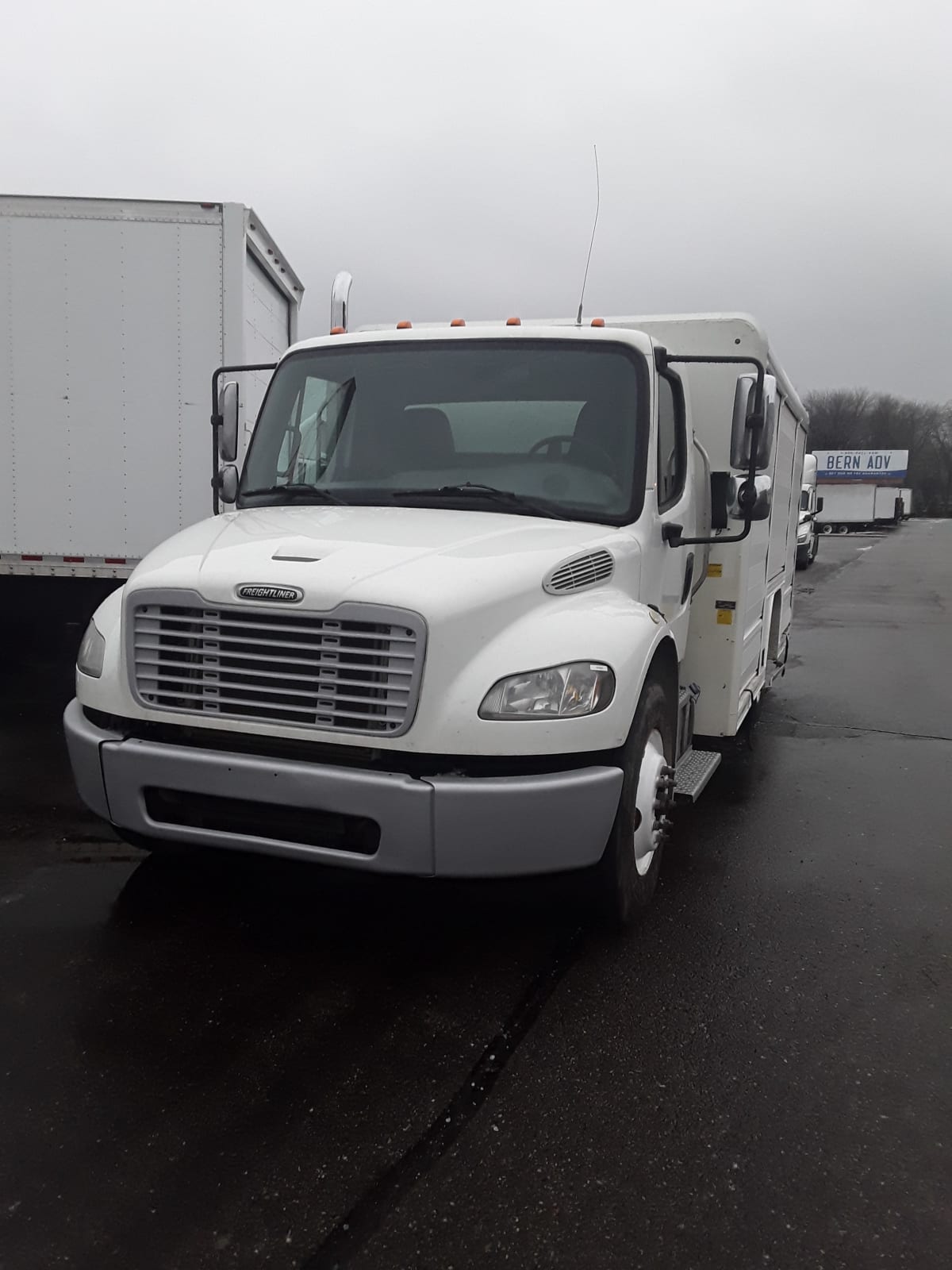 2017 Freightliner/Mercedes M2 106 676083