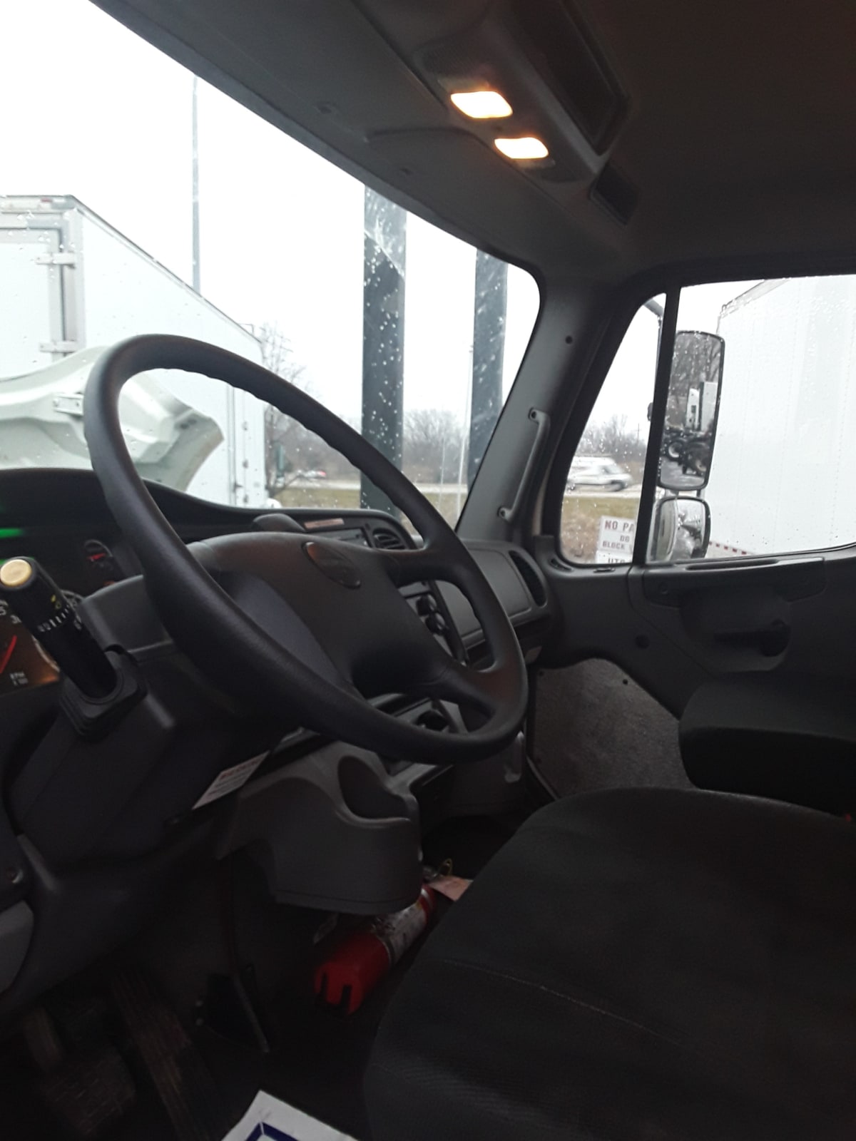 2017 Freightliner/Mercedes M2 106 676083