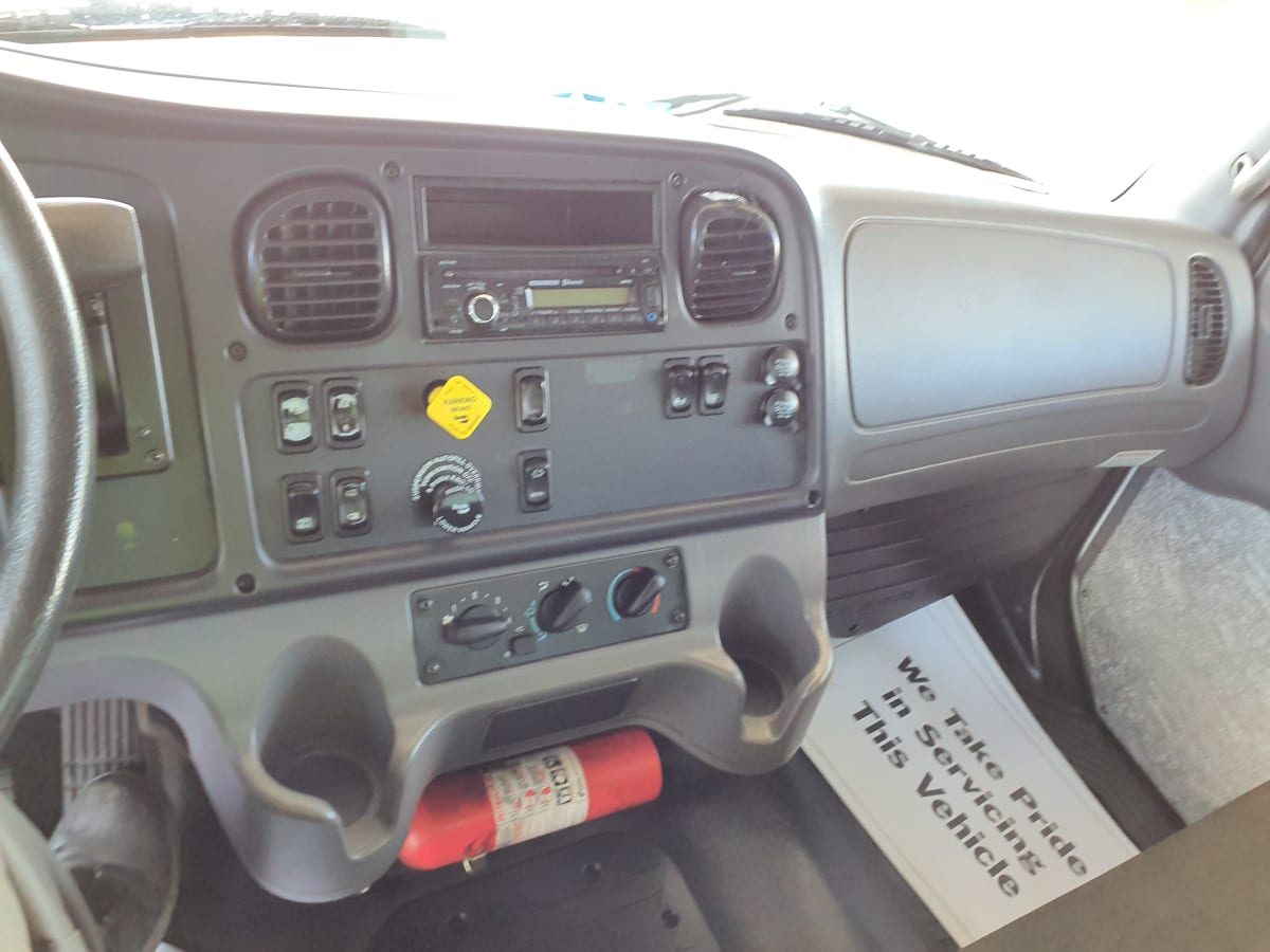 2017 Freightliner/Mercedes M2 106 676182