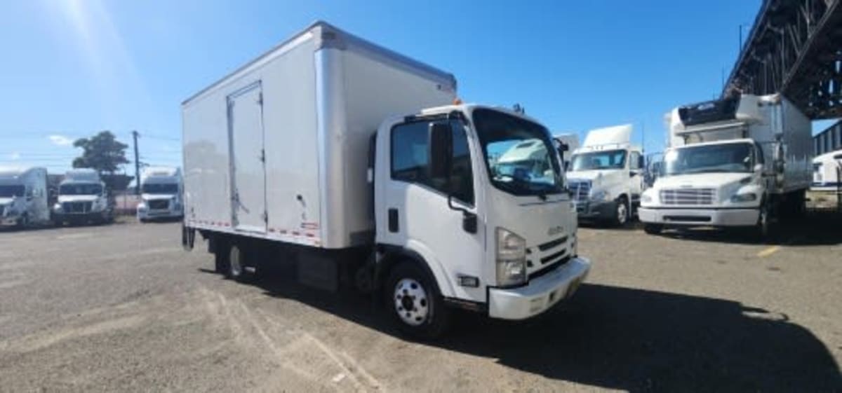 2017 Isuzu NPR HD 676302