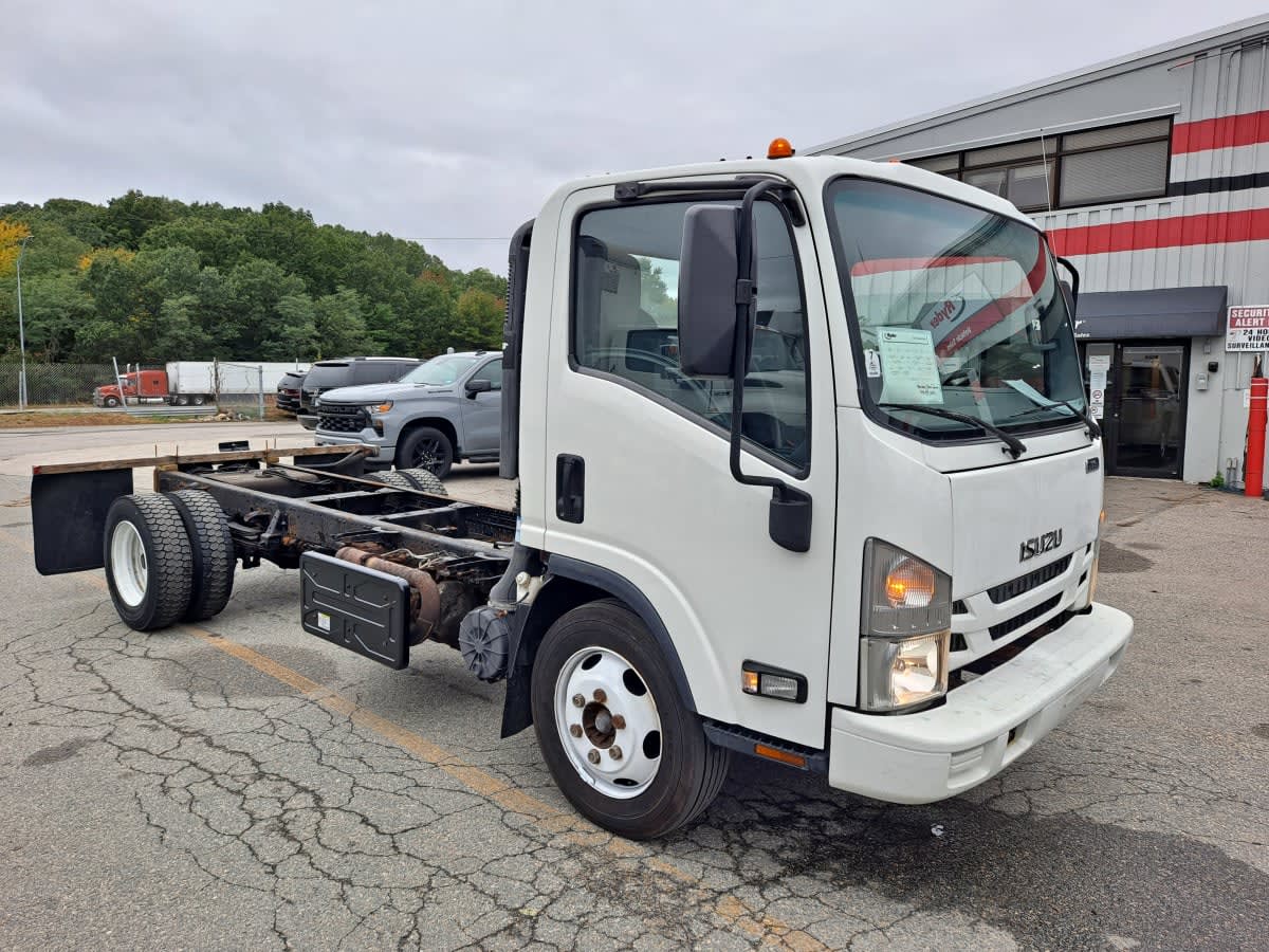 2017 Isuzu NQR in Salisbury, MA — photo 3