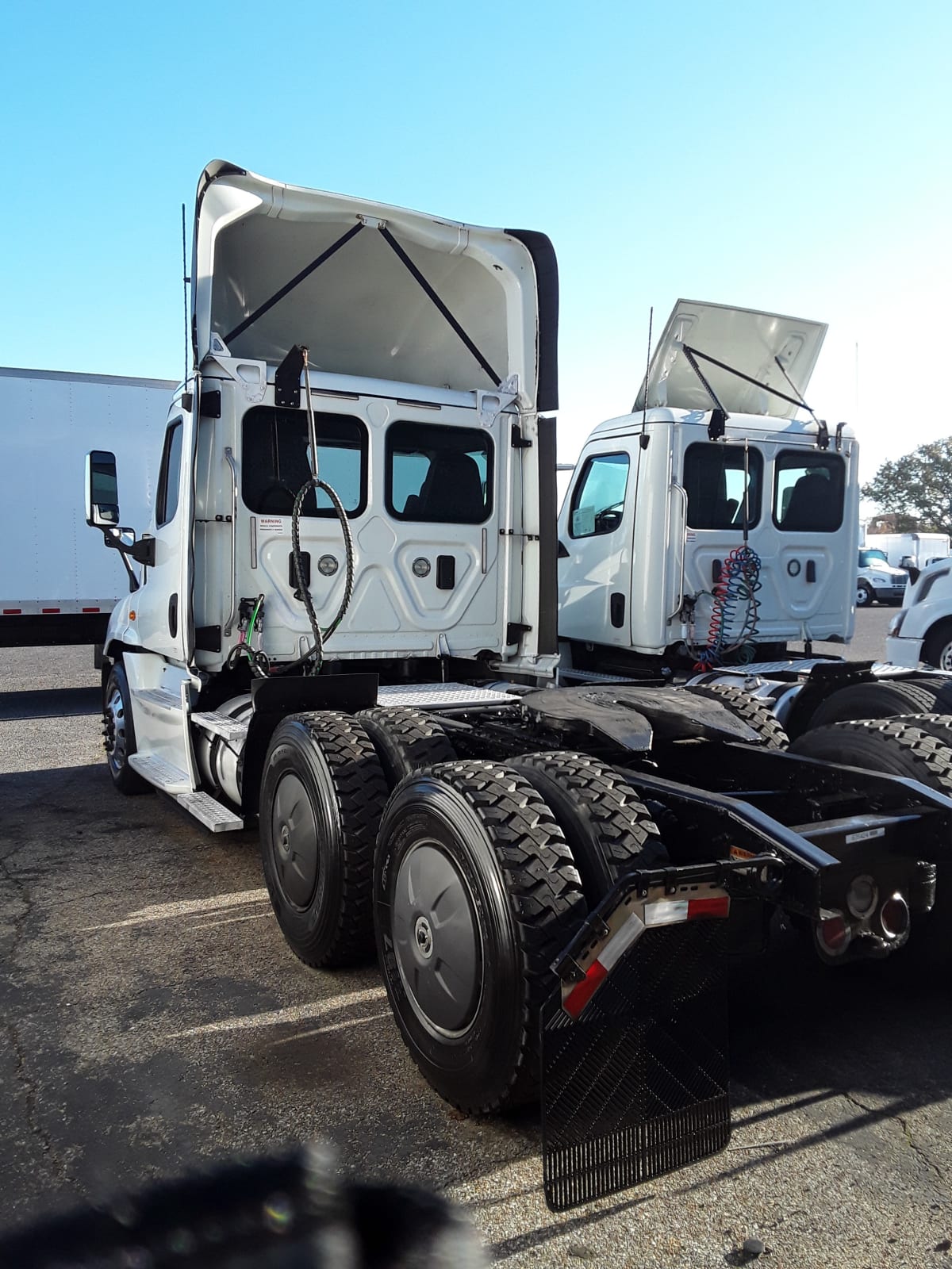 2017 Freightliner/Mercedes CASCADIA 125 676424