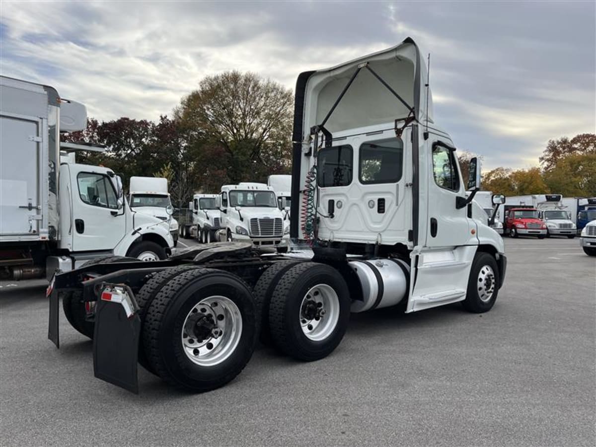2017 Freightliner - image 4
