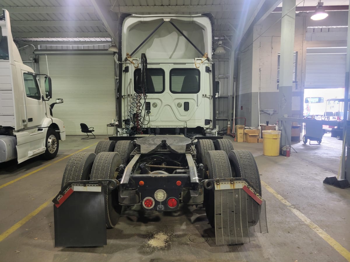 2017 Freightliner/Mercedes CASCADIA 125 676445