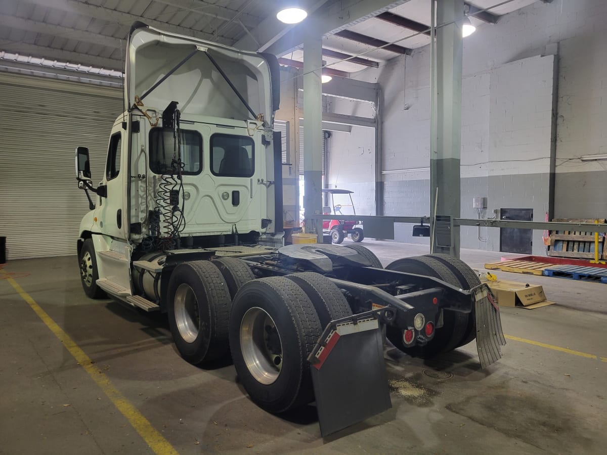 2017 Freightliner/Mercedes CASCADIA 125 676445