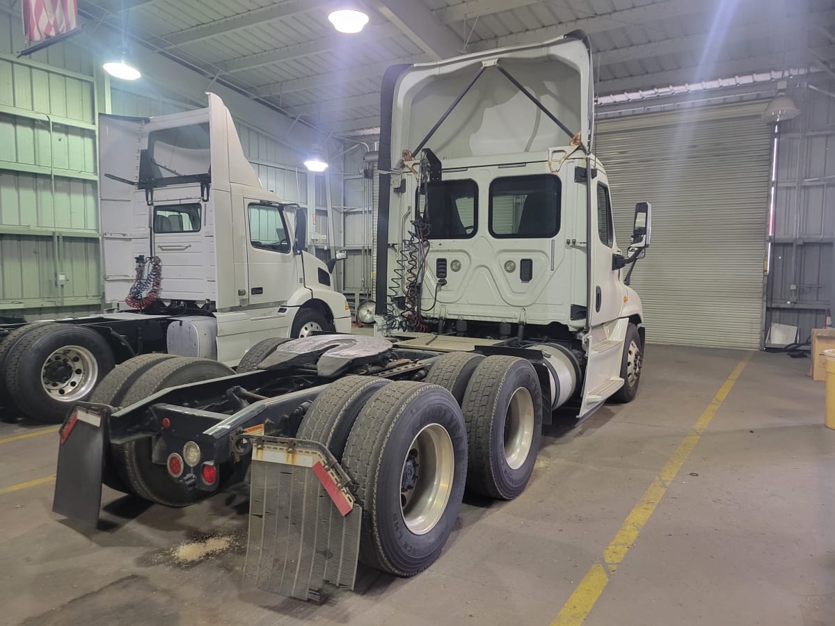 2017 Freightliner/Mercedes CASCADIA 125 676445