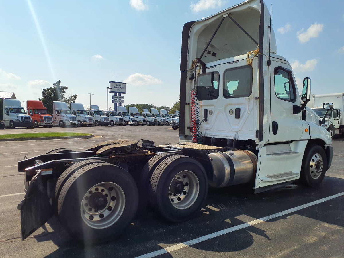 2017 Freightliner/Mercedes CASCADIA 125 676450