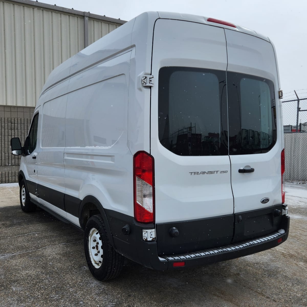 2017 Ford Motor Company TRANSIT 250 HI ROOF 676488