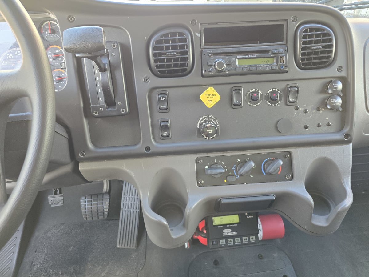 2017 Freightliner/Mercedes M2 106 676583