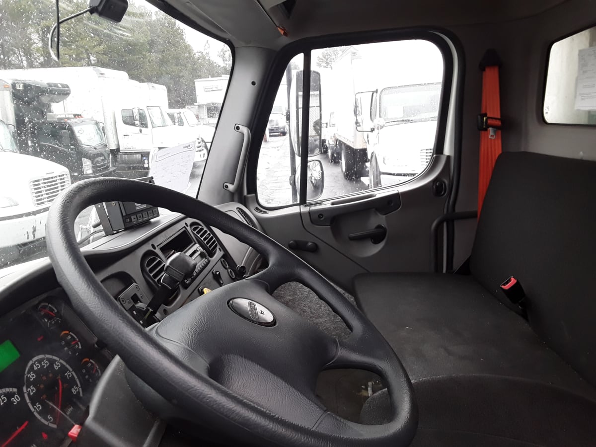 2017 Freightliner/Mercedes M2 106 676690