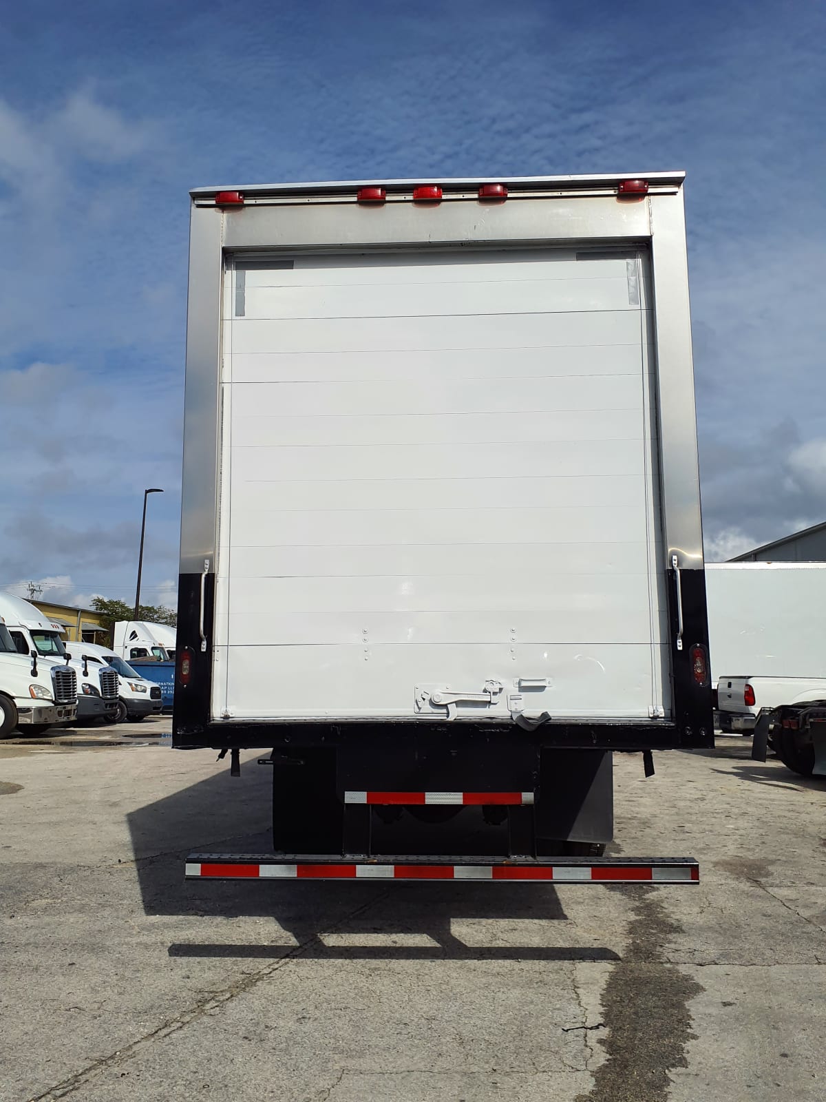 2017 Freightliner/Mercedes M2 106 676693