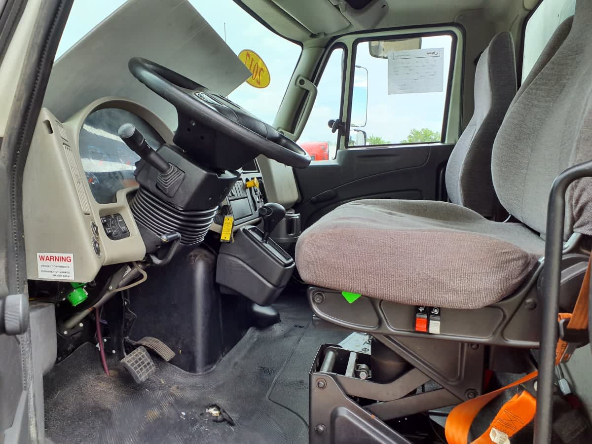 2017 Navistar International 4300 676827