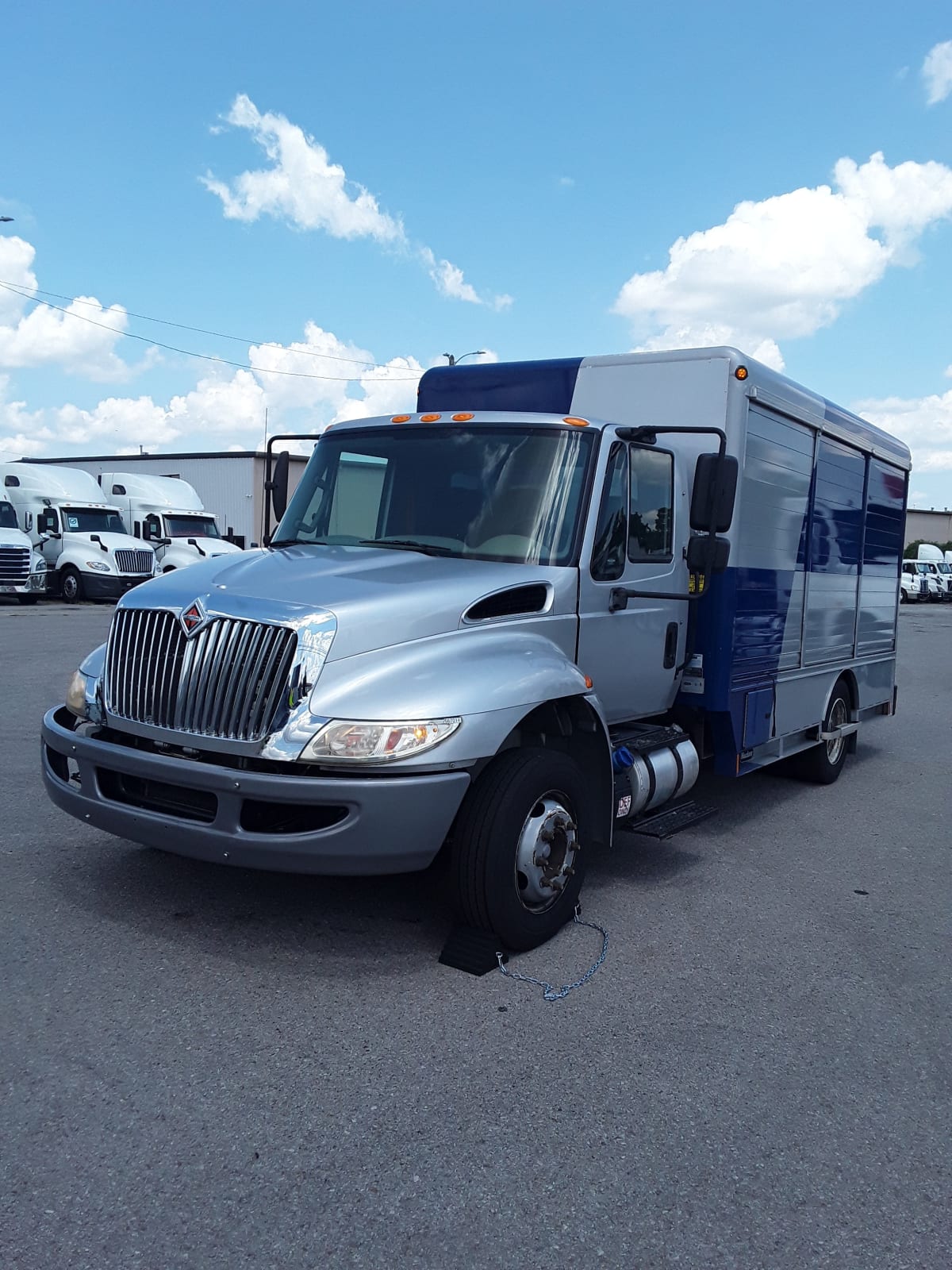 2017 Navistar International 4300 LP 677014