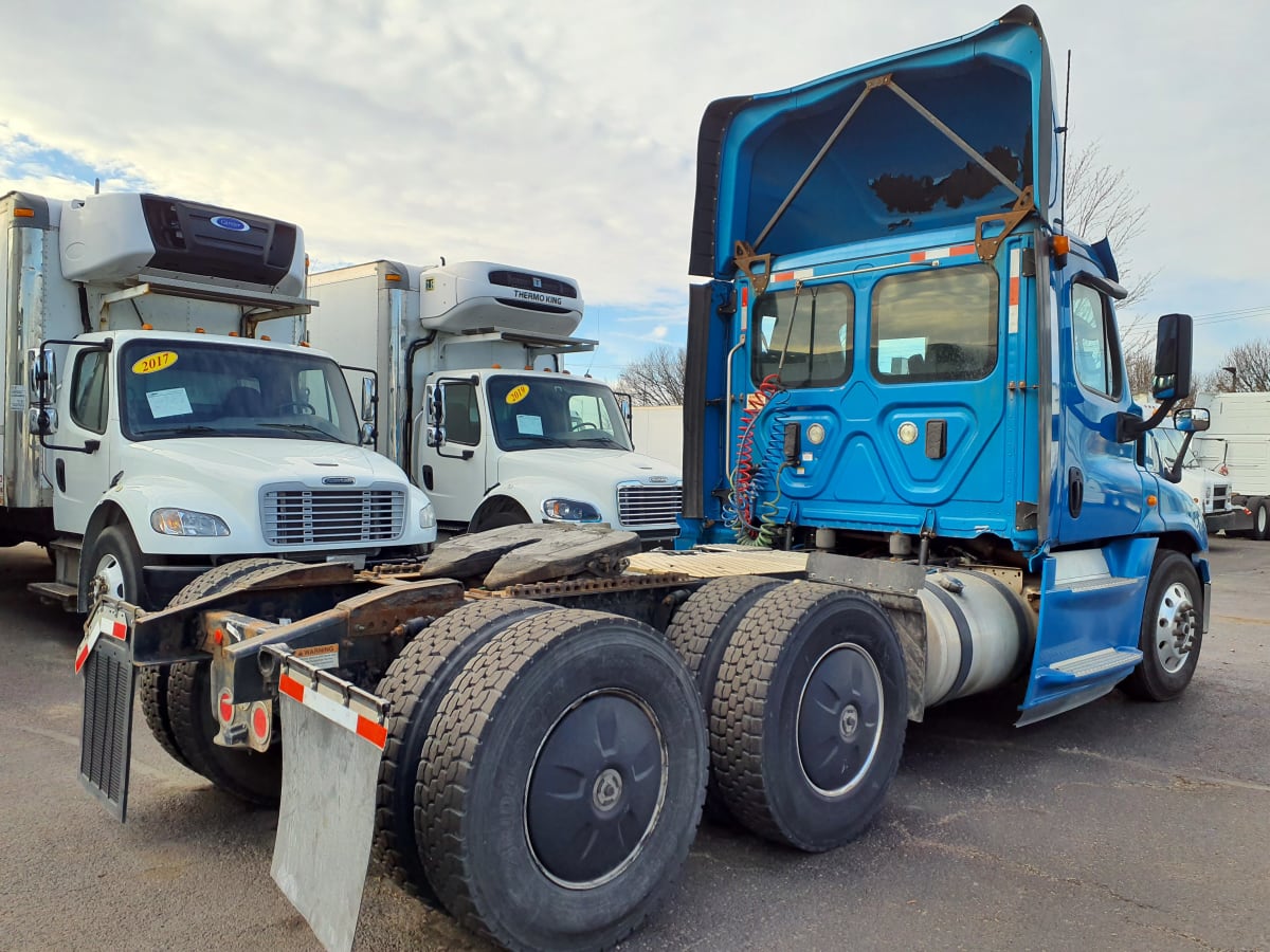 2017 Freightliner/Mercedes CASCADIA 125 677034