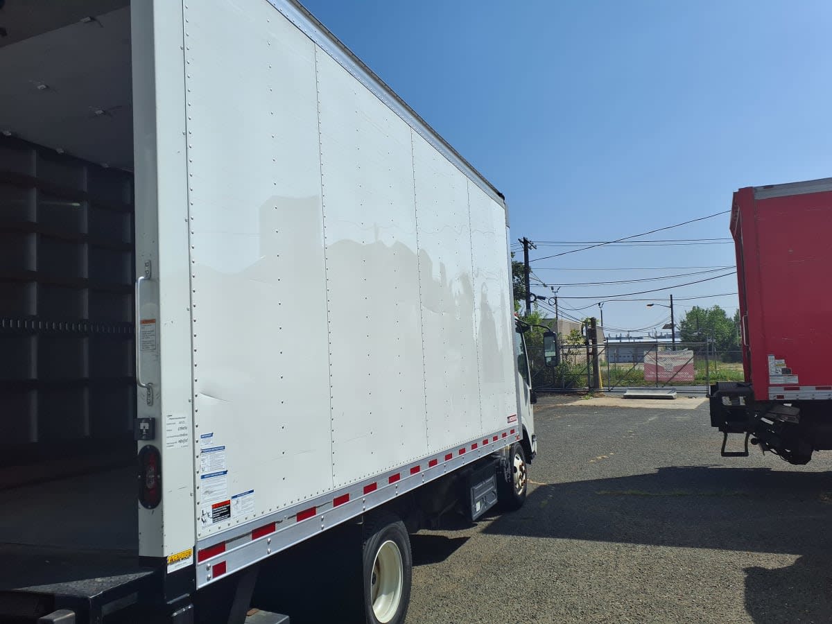 2017 Isuzu NPR HD 677054