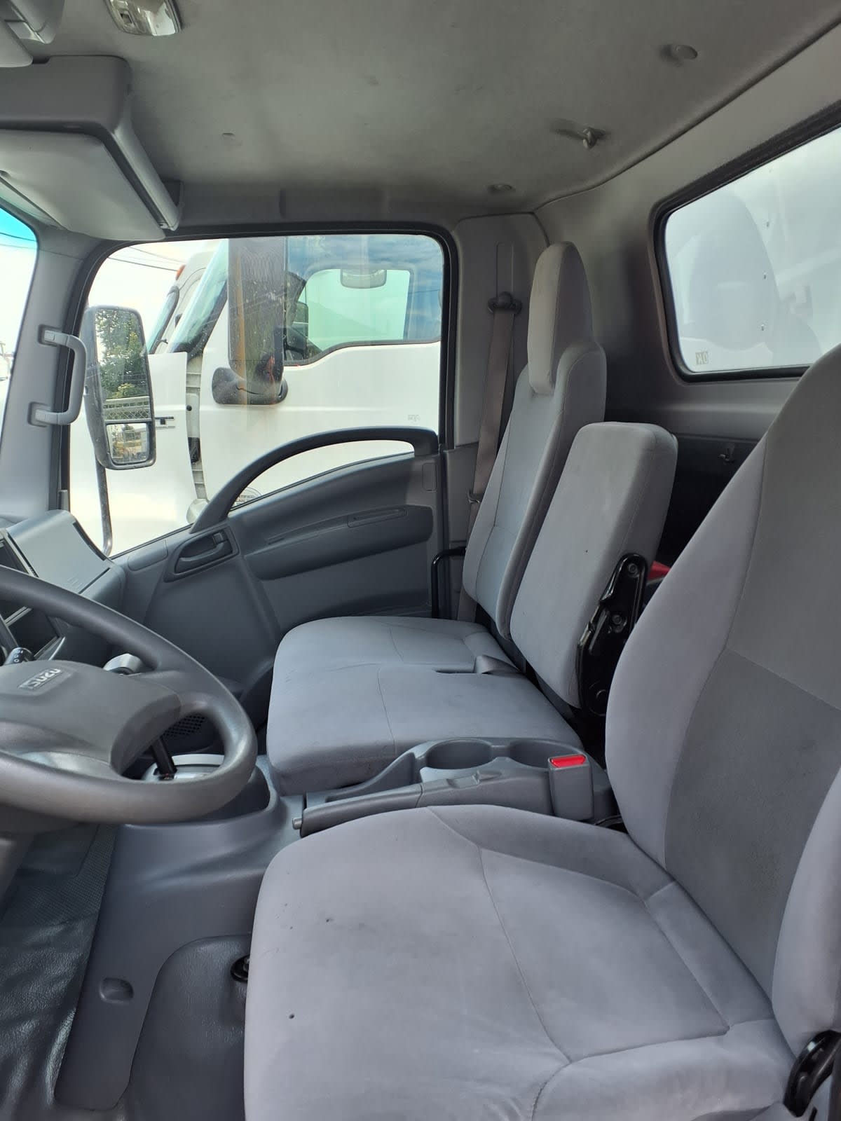 2017 Isuzu NPR HD 677054
