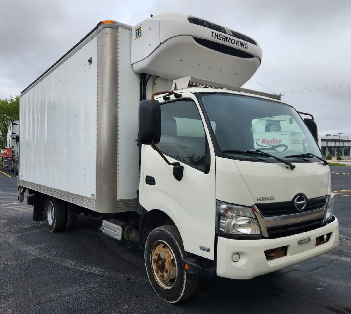 2017 Hino HINO 195 677057