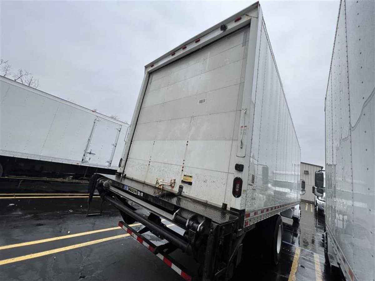 2017 Freightliner/Mercedes M2 106 677070