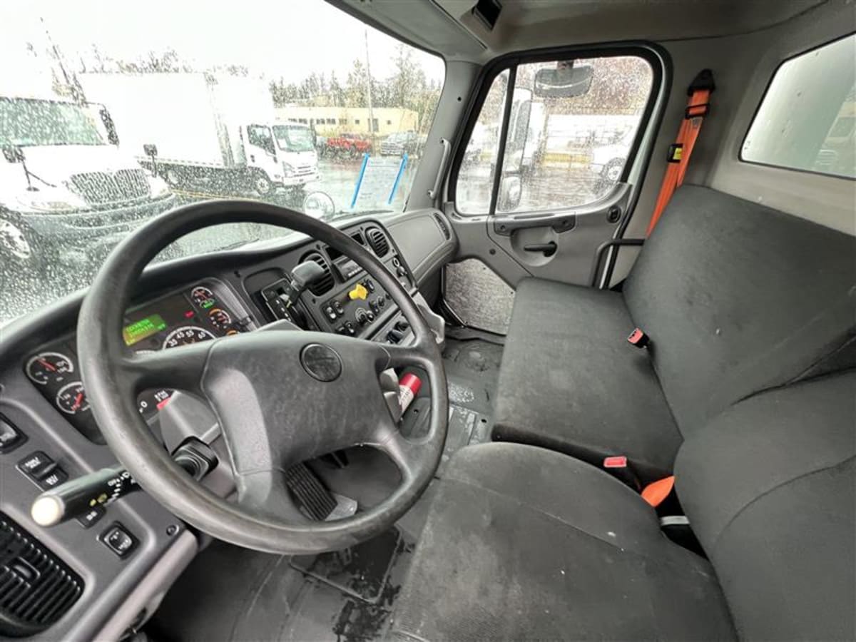 2017 Freightliner/Mercedes M2 106 677070