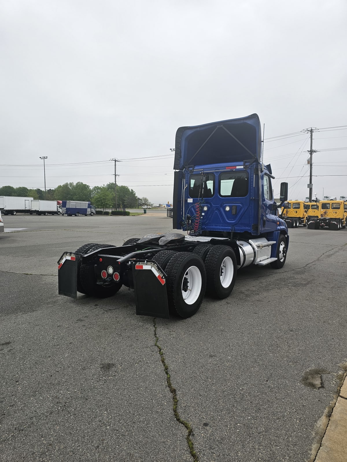 2017 Freightliner/Mercedes CASCADIA 125 677084