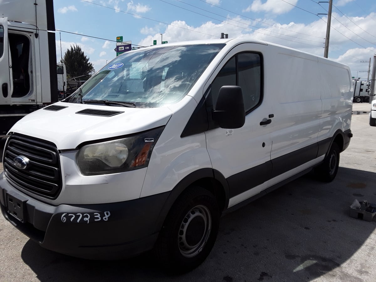 2017 Ford Motor Company TRANSIT 250 677238