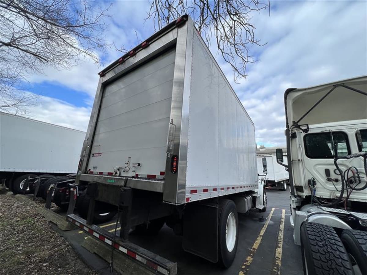 2017 Freightliner/Mercedes M2 106 677299