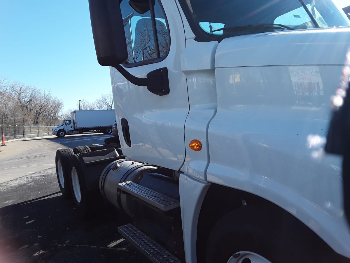 2017 Freightliner/Mercedes CASCADIA 125 677370