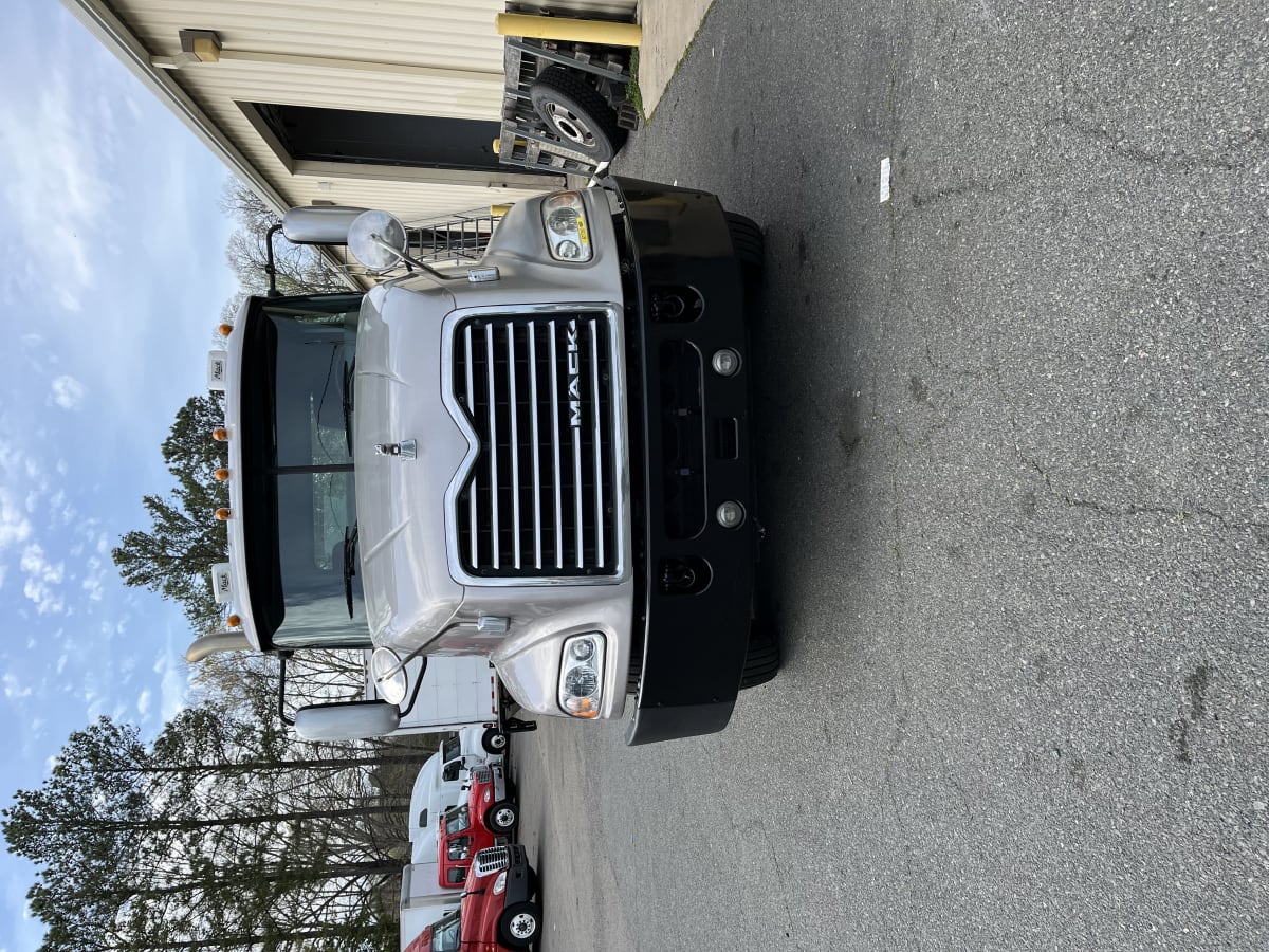 2017 Mack Trucks, Inc. CXU600 677392