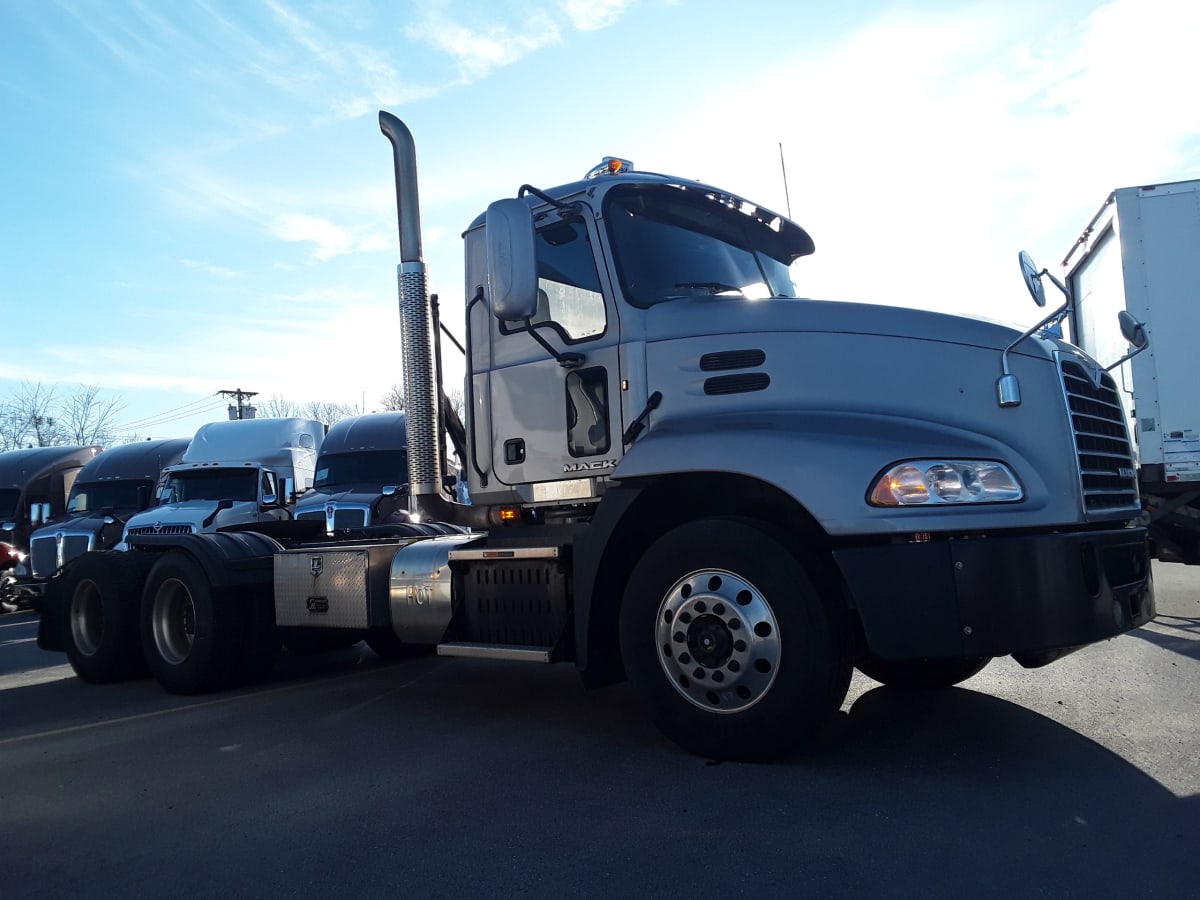 2017 Mack Trucks, Inc. CXU600 677394