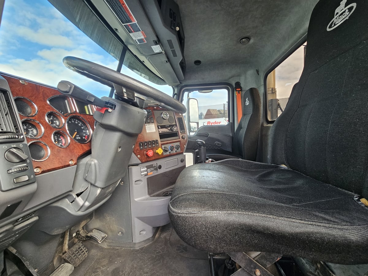 2017 Mack Trucks, Inc. CXU600 677398